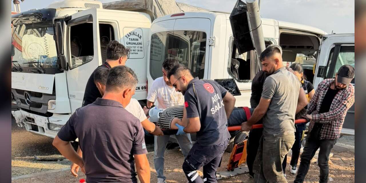 Kamyon ile minibüs çarpıştı: 6 yaralı
