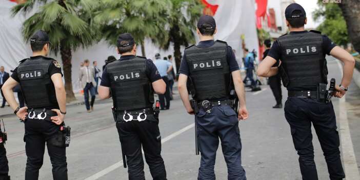 Polisler iş bırakıyor!