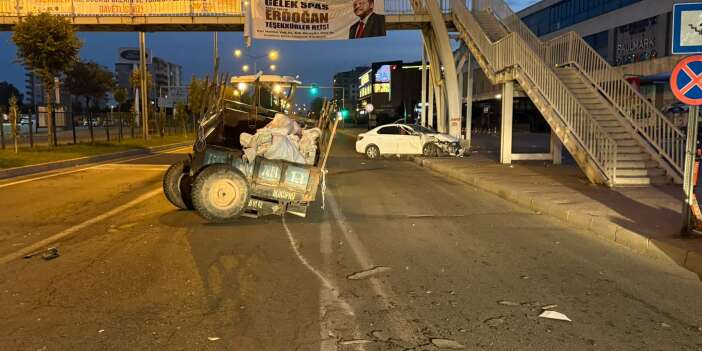 Traktör ile otomobil çarpıştı: 2 yaralı