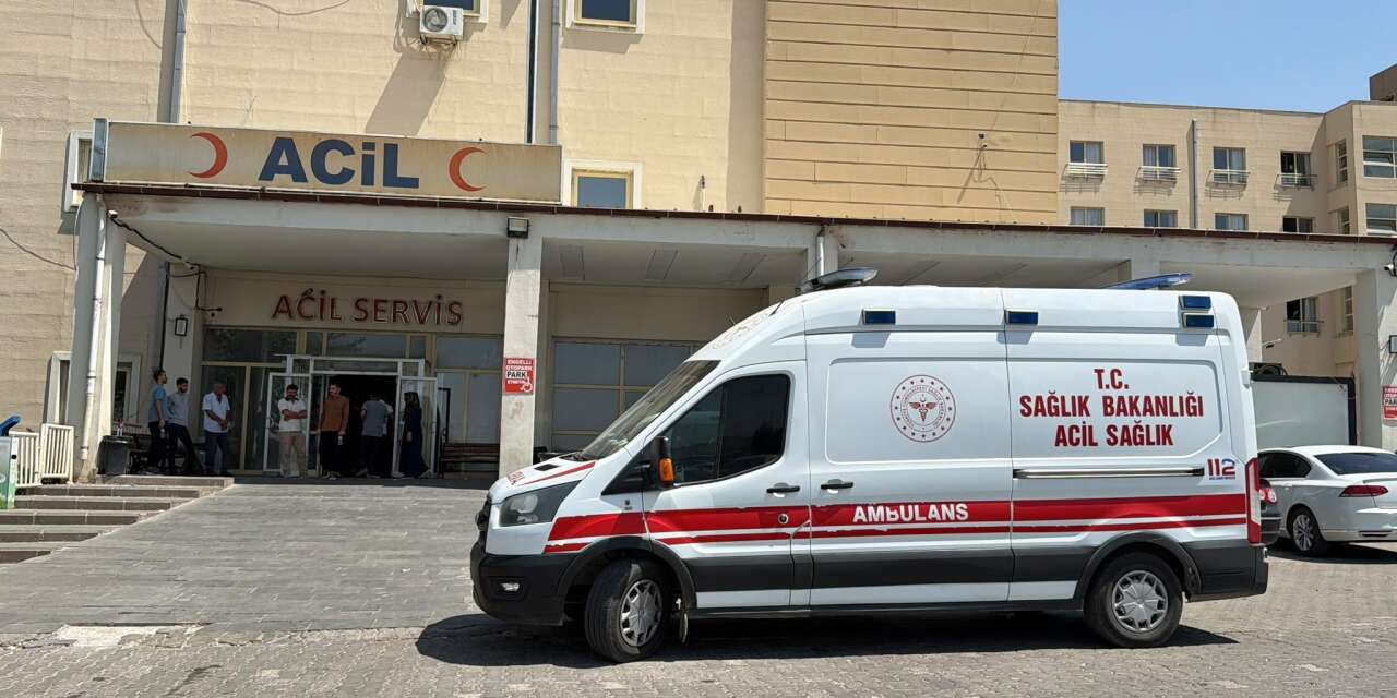 Şanlıurfa’da otomobil yoldan çıktı: 3 yaralı