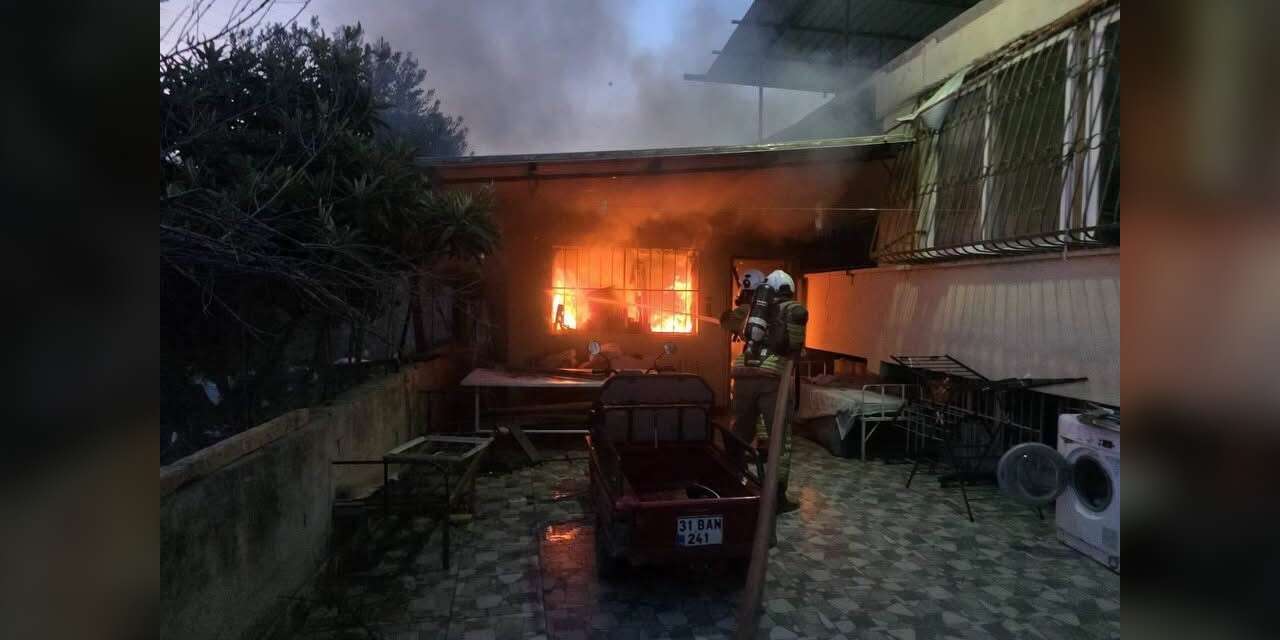 Hatay’da korkutan yangın! Ev alevlere teslim oldu