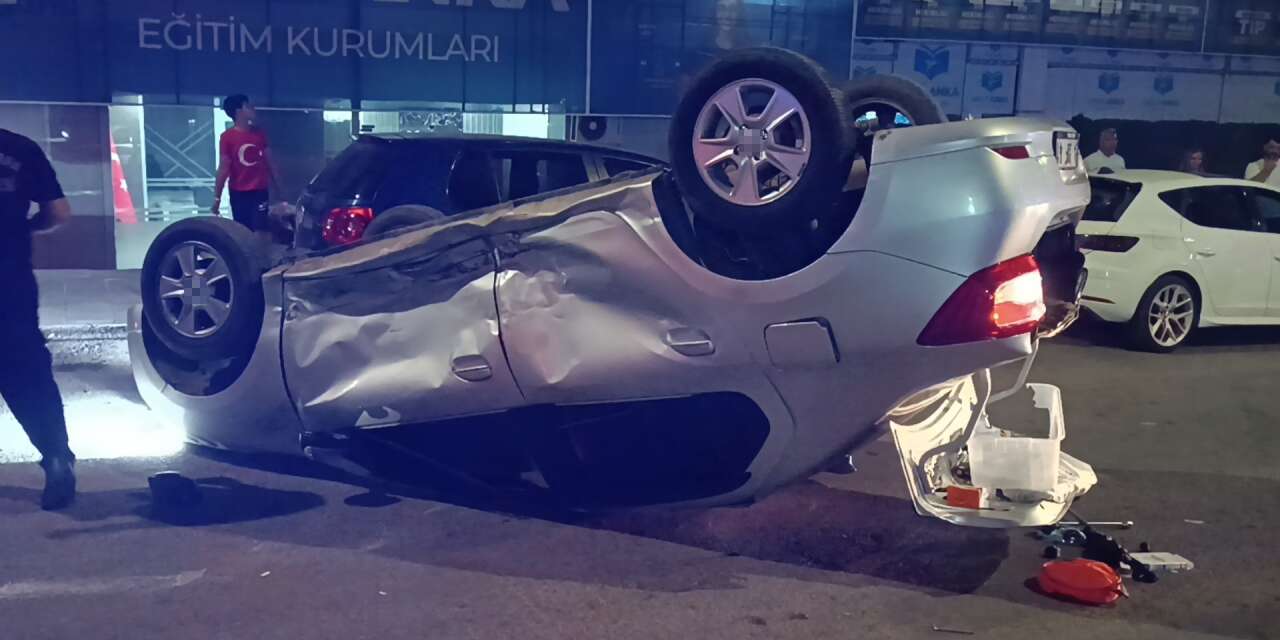 İki otomobil çarpıştı