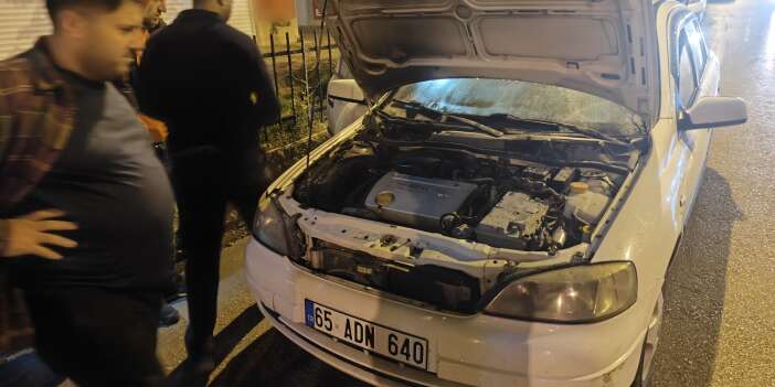 Seyir halindeki otomobilde yangın