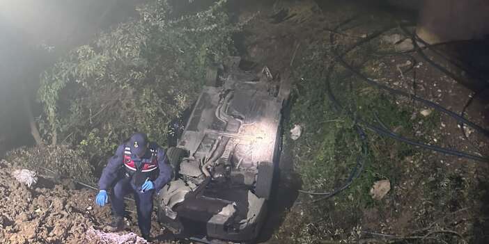 Kontrolden çıkan otomobil şarampole yuvarlandı