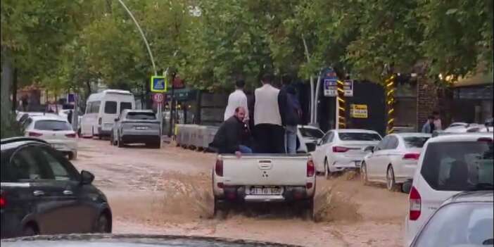 Dakikalar içinde böyle oldu! Ergani’de sağanak alarmı