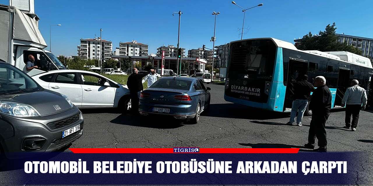 Otomobil belediye otobüsüne arkadan çarptı
