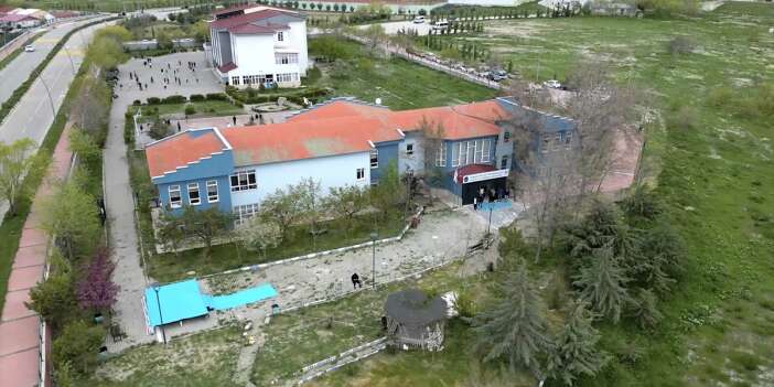 Bu binanın 20 metre yakınında sigara içmek yasak