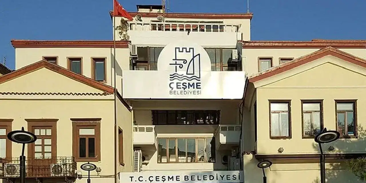 Çeşme Belediyesi’ne operasyon: Gözaltına alınan 12 kişi adliyeye sevk edildi