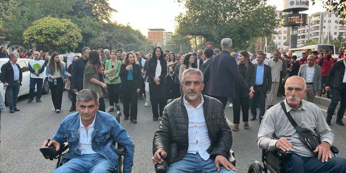 Diyarbakır’da Öcalan için yürüyüş başladı