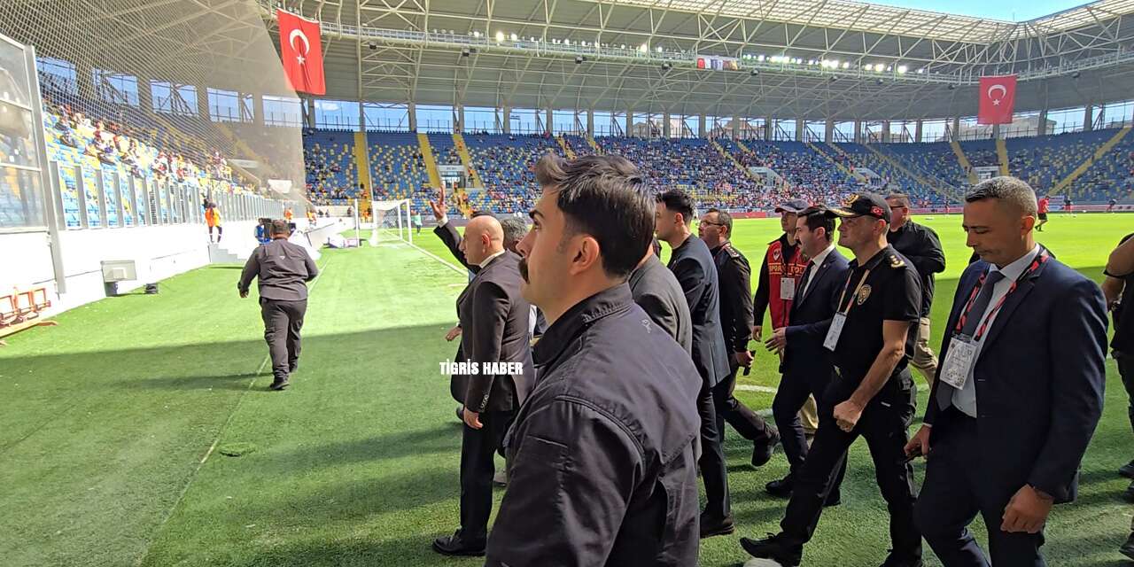 Ankara Emniyet Müdürü Yüksek, Amedspor taraftarlarını selamladı