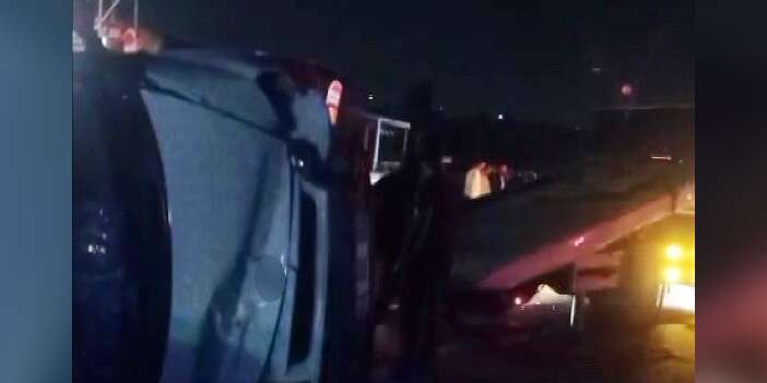 Minibüs otomobille çarpıştı: 5 yaralı