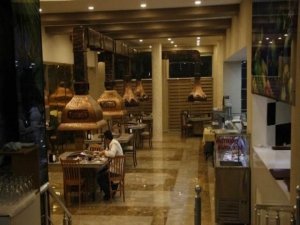 Bu restoranda kebabınızı kendiniz yapıyorsunuz