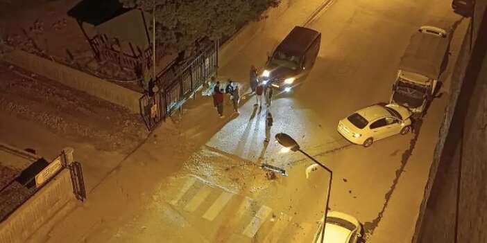 İki otomobil çarpıştı, 4 araçta maddi hasar oluştu