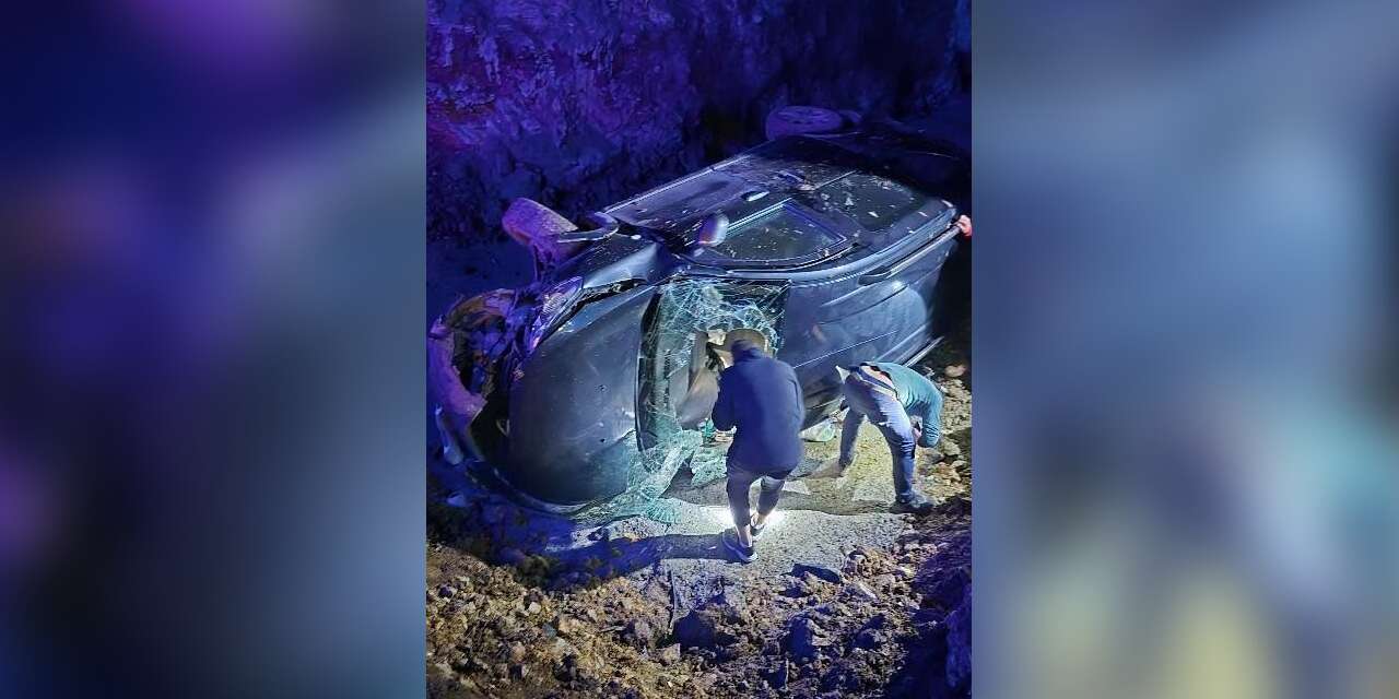Takla atan araçtaki anne ve oğlu yaralandı