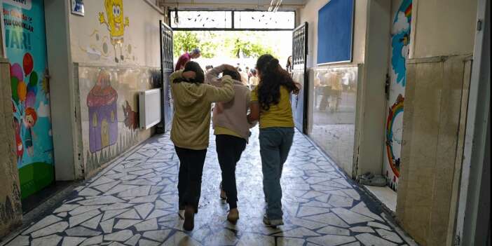 Diyarbakır’da sirenler çaldı, öğrenciler harekete geçti