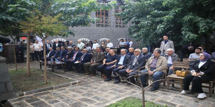 İlk şiirlerini yazdığı evde unutulmaz anma! Diyarbakır’da duygu dolu gün