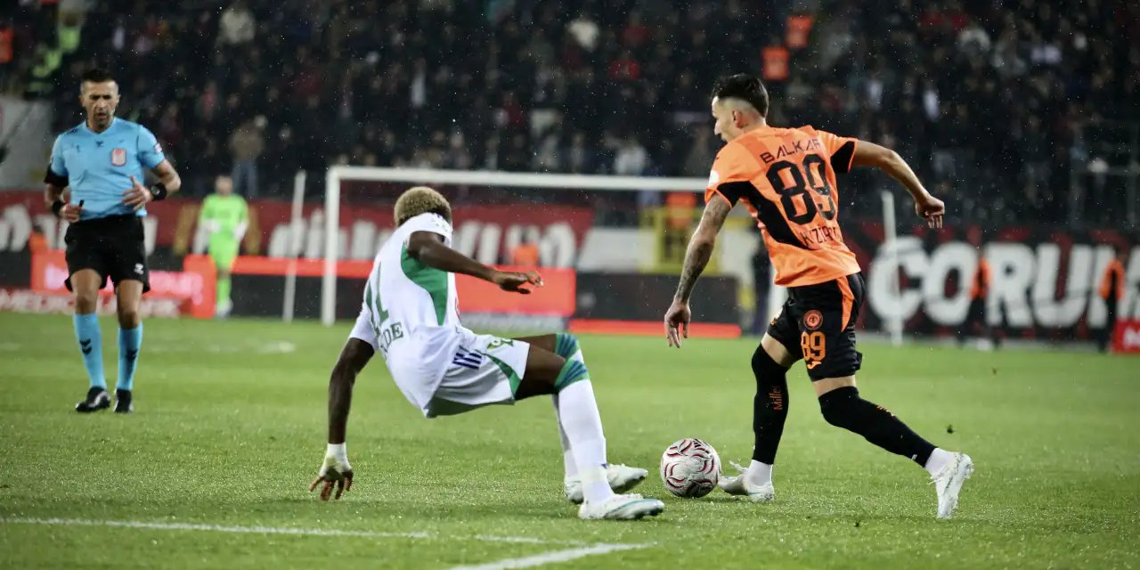 Haftanın açılış maçında Çorum FK, Çaykur Rizespor'u 2-1 yendi