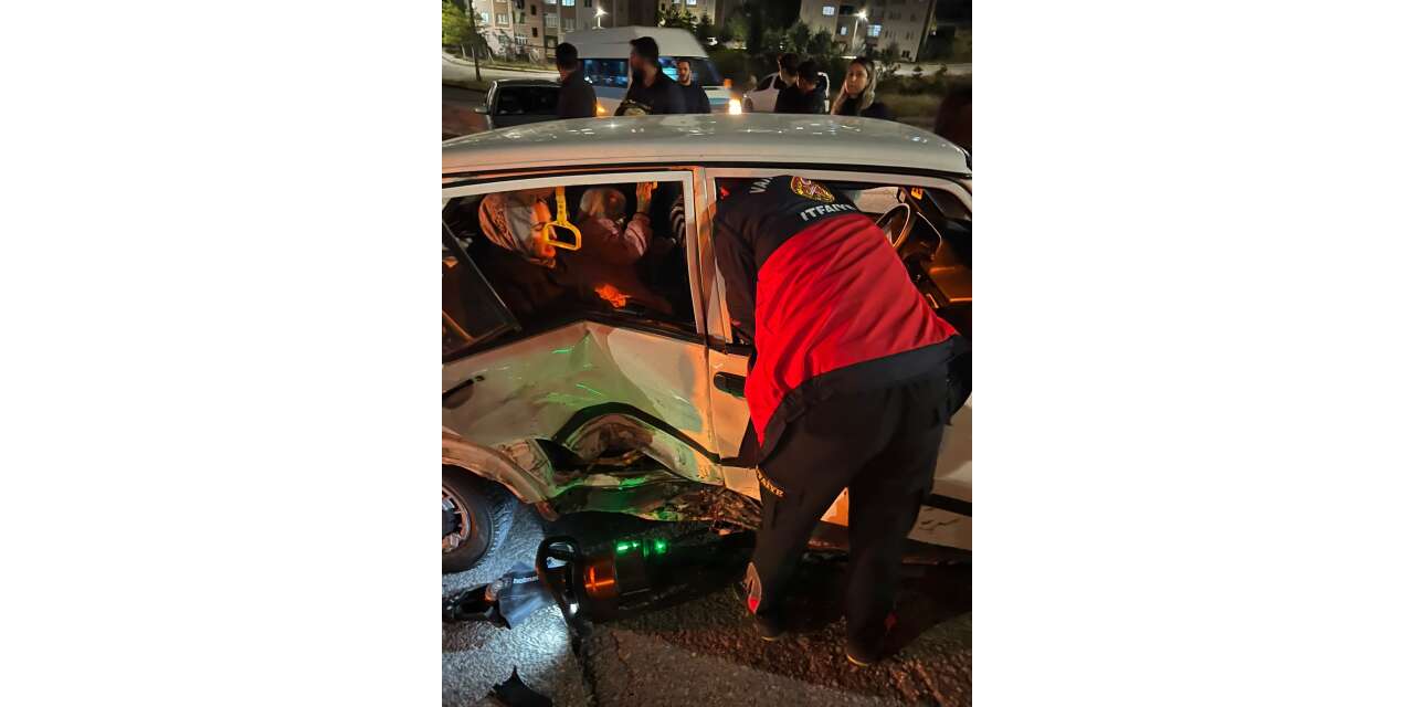 Van’da otomobiller çarpıştı: 3 yaralı