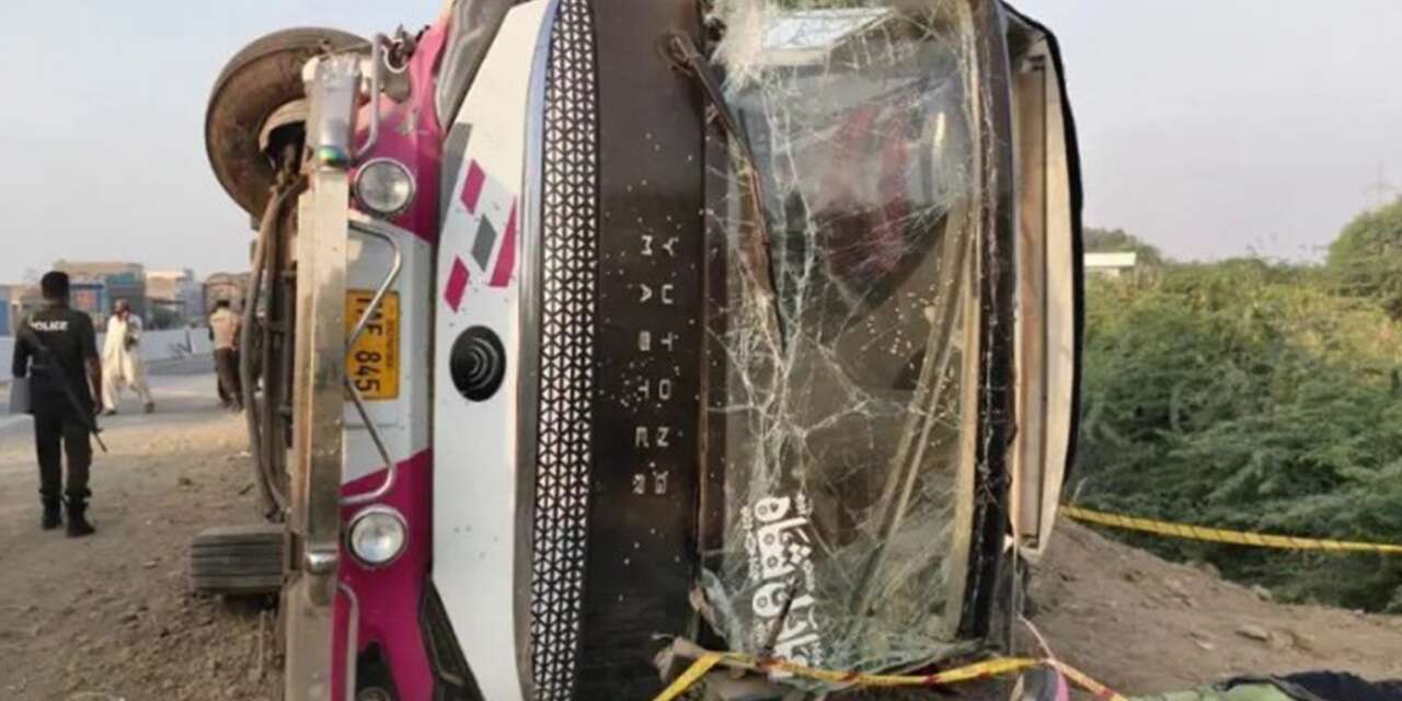 Hindistan’da yolcu otobüsü devrildi: 10 ölü, 44 yaralı