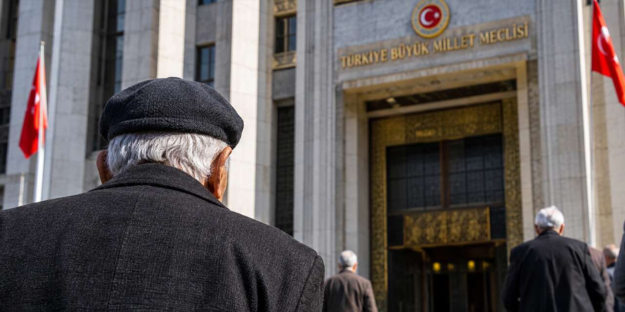 Emekliler için iki ayrı teklif Meclis’te