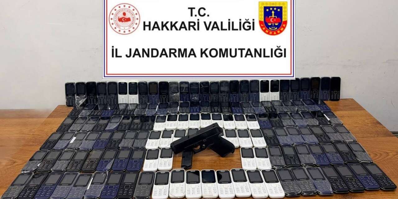 Hakkari’de kaçak cep telefonları ele geçirildi