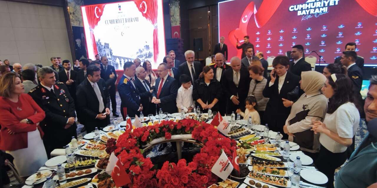 Diyarbakır'da Cumhuriyet kutlaması