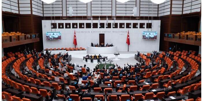 Bir istifa Meclis’te dengeleri değiştirdi!