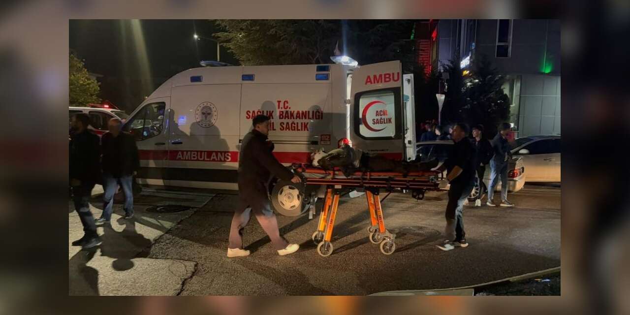 Motosiklet ile otomobil çarpıştı: 1 yaralı