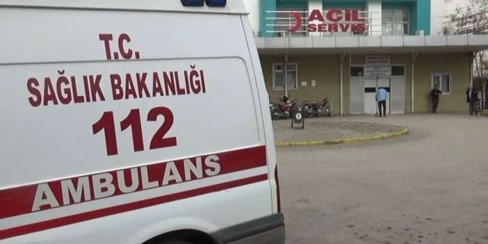 Diyarbakır’da ambulans devrildi: 3 yaralı