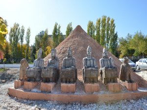 Nemrut’u üniversite bahçesine indirdiler