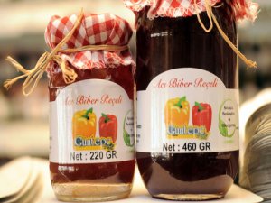 Acı biberden reçel üretiyorlar