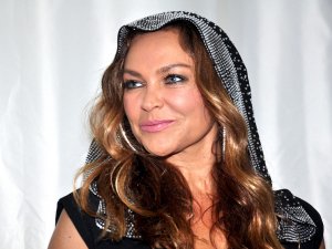 Hülya Avşar Kobanili kadınlarla görüşecek