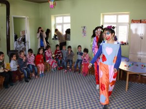 Durankayalı çocuklar palyaço ile tanıştı