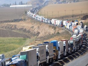 Habur'da 20 kilometrelik tır kuyruğu