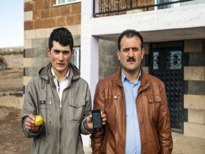 TV'den sipariş verdiği telefonun kutusundan armut çıktı…