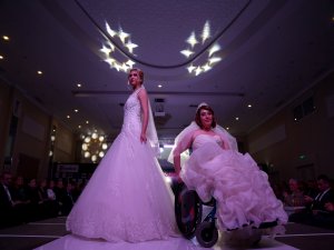 Farklı bir defile  "Different Fashion" defilesi