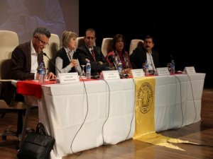 Dicle Üniversitesi'nde 'yeni anayasa' tartışıldı