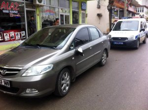 Otomobile çarpıp kaçtı