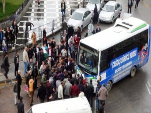 Midibüsün çarptığı Suriyeli genç kız yaralandı