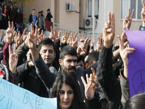 DÜ’de protesto gösterisi