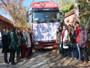 Nusaybin’de kadınlardan Kamışlı’ya yardım