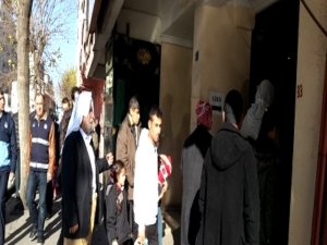 Ezidi sığınmacılara da tanıtım kartları dağıtıldı