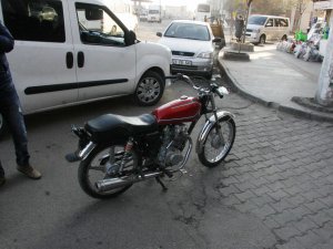 MOTOSİKLETLİ HIRSIZLAR POLİSE YAKALANDI