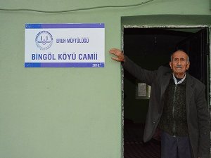 30 YIL SONRA KÖYÜNE DÖNDÜ, TEK BAŞINA YAŞIYOR