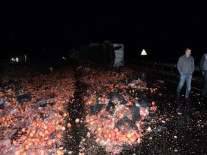 Zincirleme kaza meydana geldi karayolu savaş alanına döndü