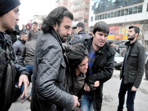 Diyarbakır'da bildiri gerginliği