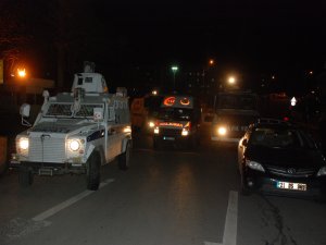 Kar maskesi, havai fişek, taş, toma, biber gazı…