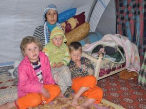 Zarokên nexweş ên Kobanê li benda alîkariyê ne!