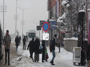 HAKKARİ’DE 53 KÖY İLE 94 MEZRA YOLU ULAŞIMA KAPANDI