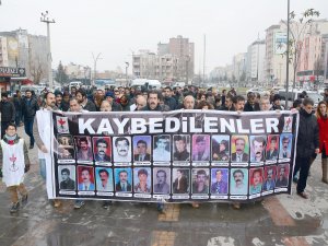 “Em ê bertekên demokratîk nîşan bidin"